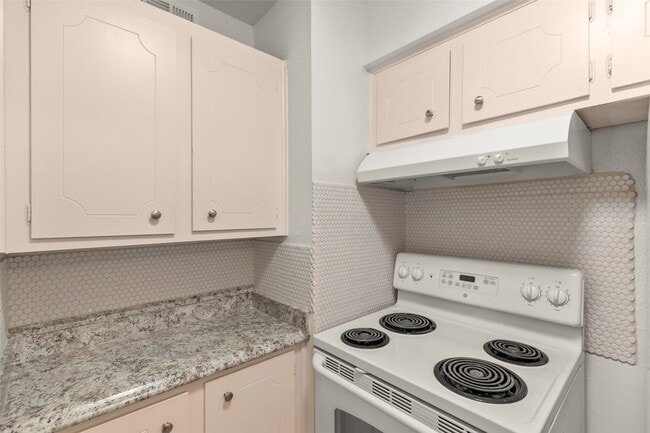 Building Photo - 2229 Mimosa Dr