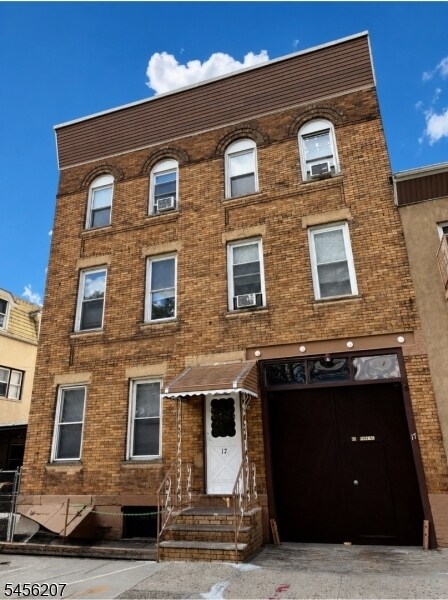 Building Photo - 17 Van Buren St