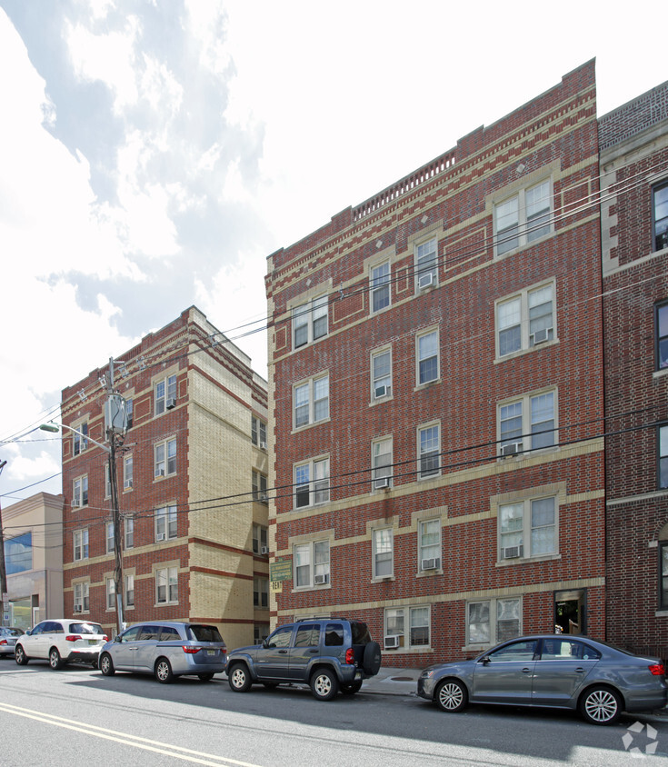 Belmont Court - Belmont Court Apartment
