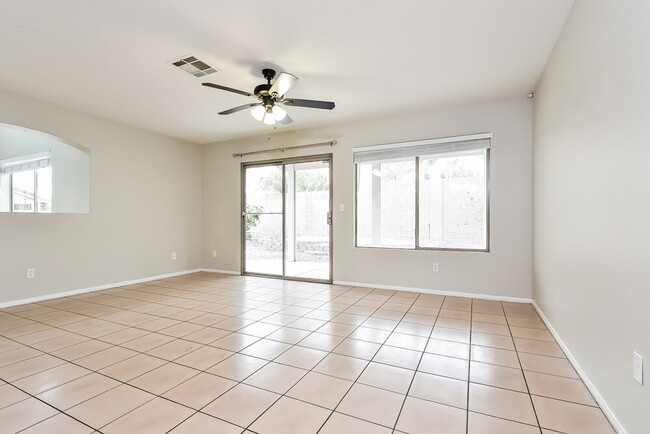 Building Photo - 4701 Cliff Breeze Dr