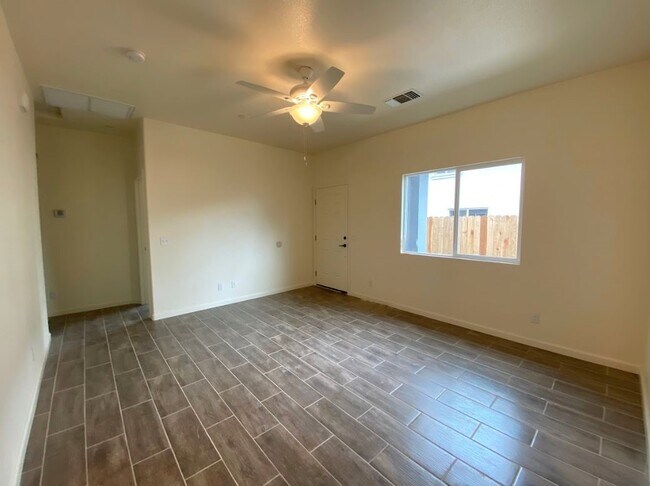 Foto del edificio - 953 W 18th St