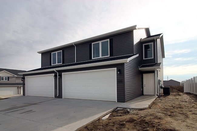 Building Photo - Stunning 2-Story Twin Home in Vibrant Lake...