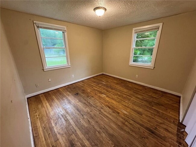 Building Photo - 4670 Rosewood Dr