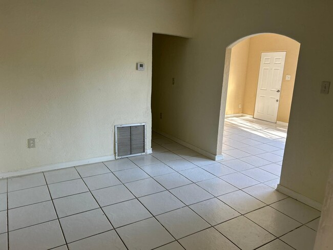 Building Photo - 4246 Minoso St