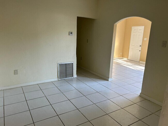 Foto del edificio - 4246 Minoso St