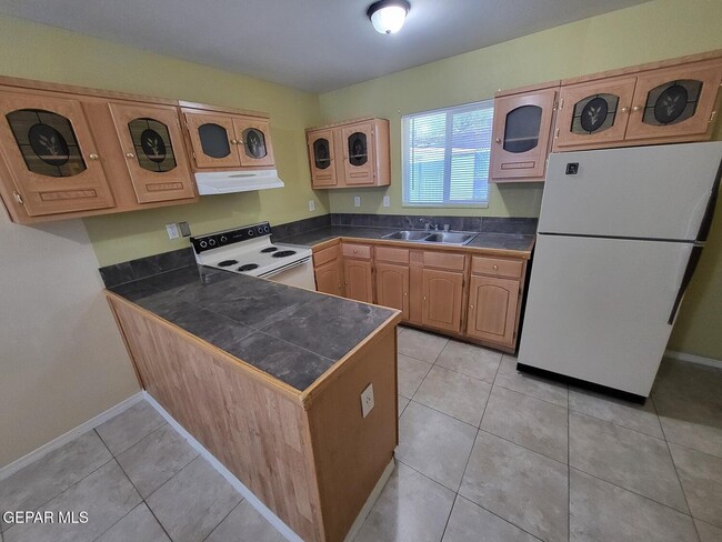 Building Photo - 7365 N Loop Dr