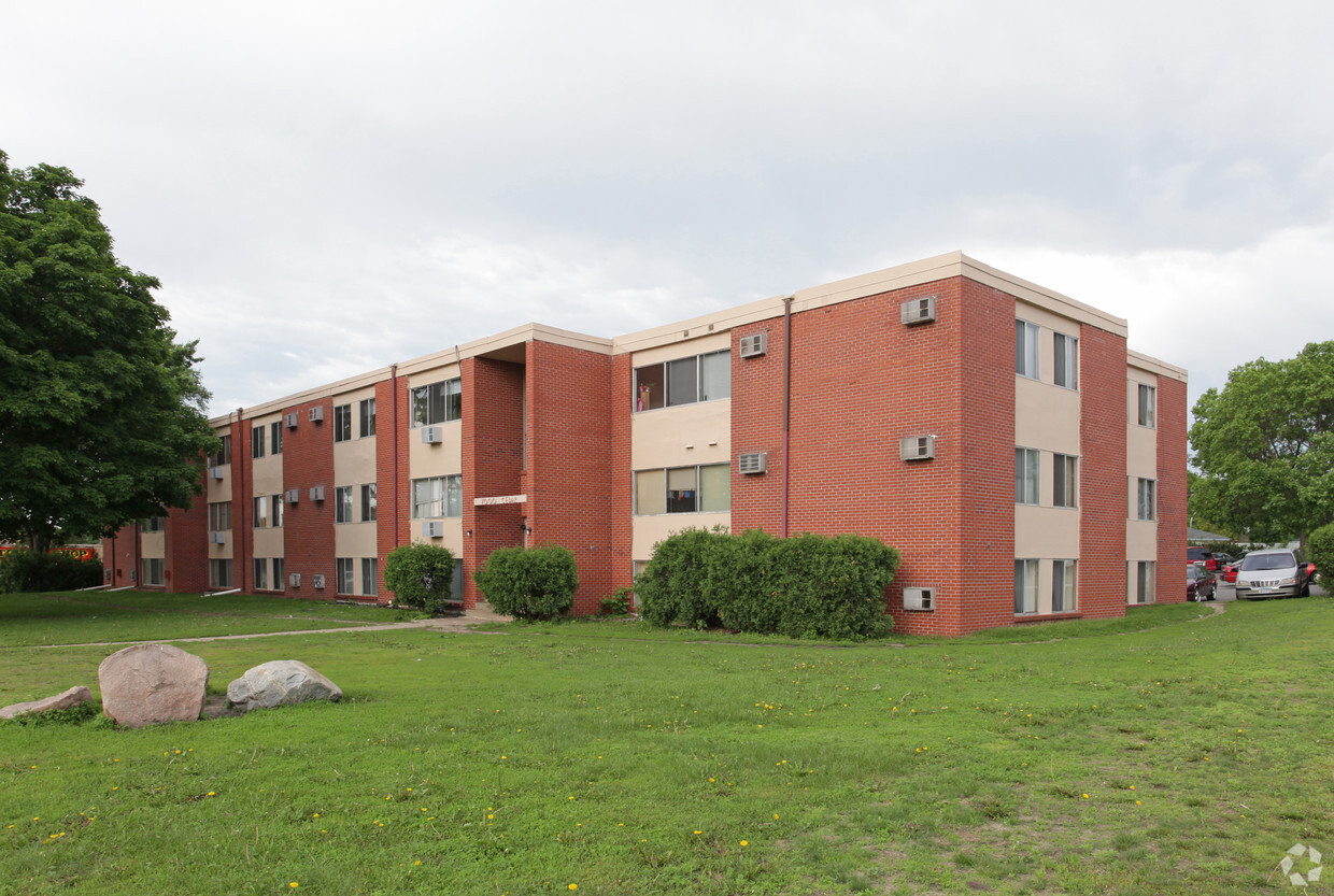 Primary Photo - Pioneer Apartments