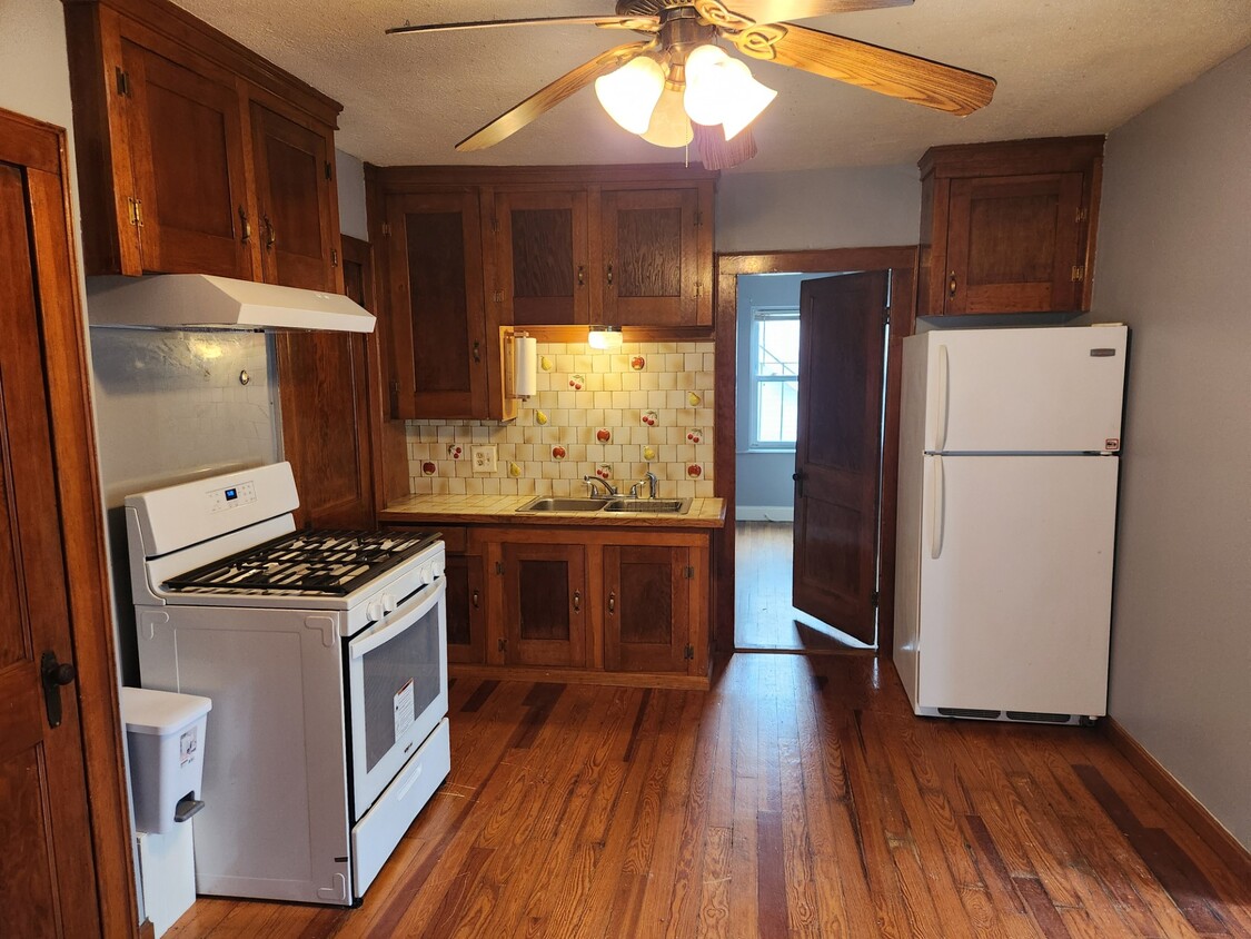 Primary Photo - 259 Metacom Ave