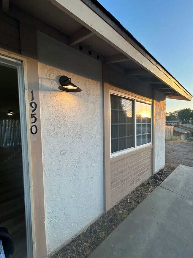 Foto del edificio - Charming Renovated 3 Bedroom/2 Bath Single Story Home! La Mesa! $3,500