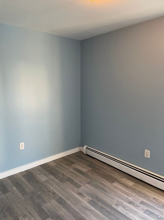 Building Photo - 4 Bedroom Duplex in Paterson
