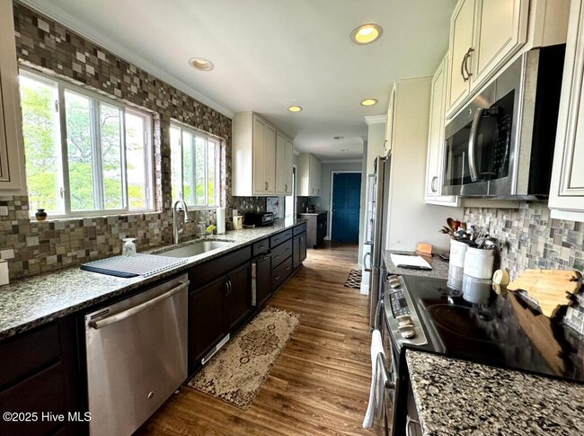 Building Photo - 410 Buccaneer Rd