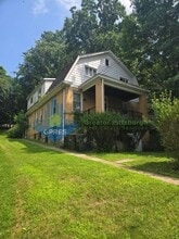 Building Photo - 424 7th St