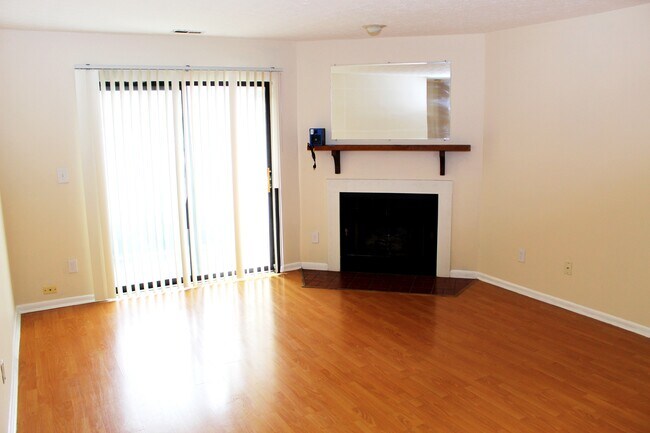 Foto del edificio - 2241 Hedgerow Rd