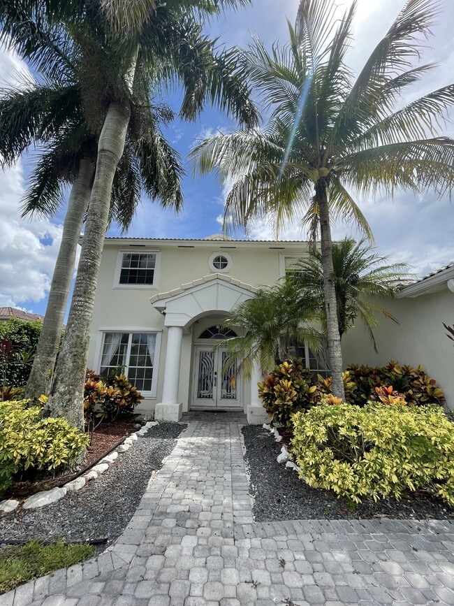 Building Photo - 12738 Maypan Dr