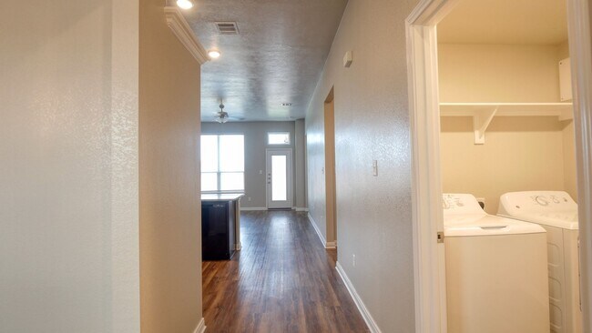 Building Photo - Spacious Single-Family Home Available Now!