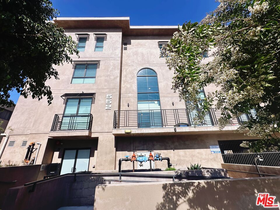 Foto principal - 552 N Hobart Blvd
