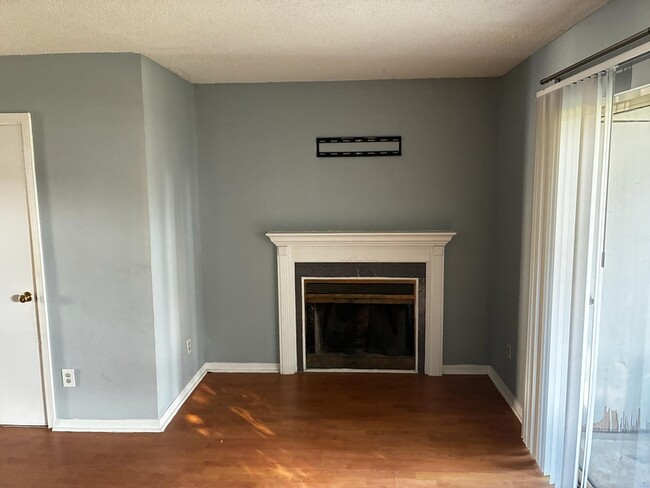 Foto del edificio - 111 E 1st St