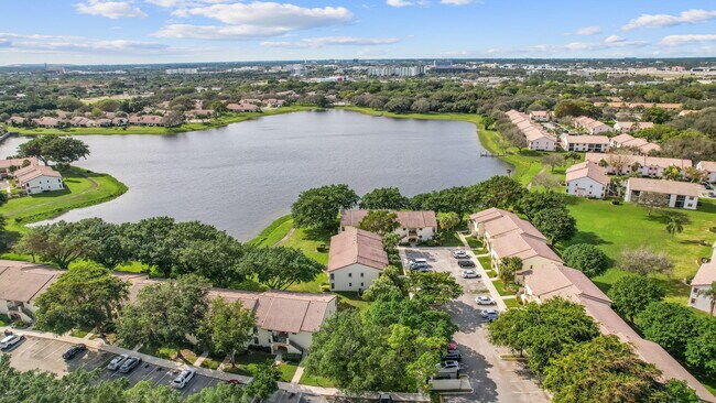 Foto del edificio - 320 Olivewood Pl