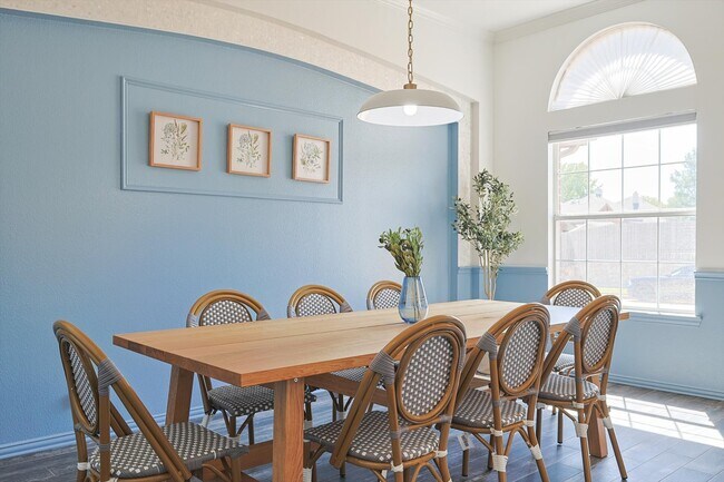 Foto del edificio - 2402 Blue Holly Dr