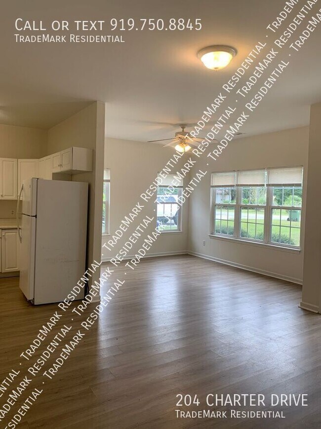 Foto del edificio - 204 Charter Dr