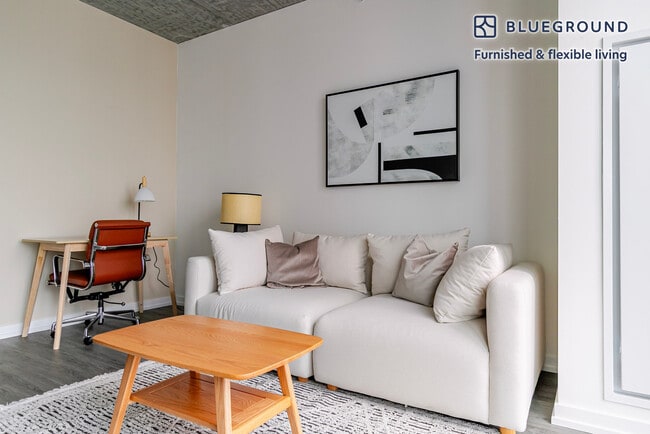 Foto del edificio - 460 W Chicago Ave