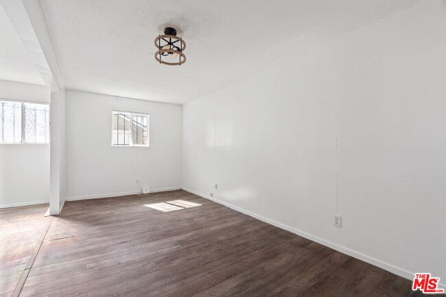 Building Photo - 932 1/2 California Ave