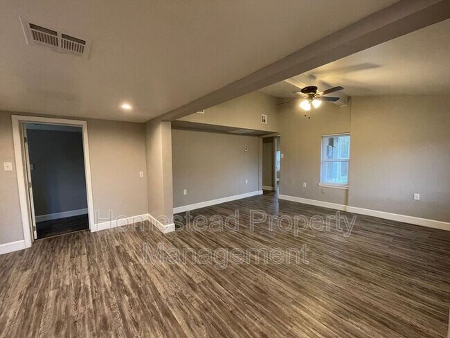 Building Photo - 2700 N Shady Nook Way