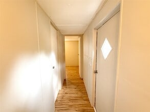 Building Photo - 32 Woodlawn Dr