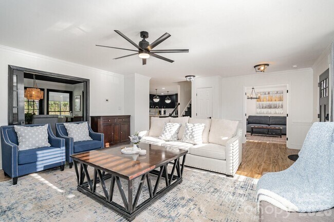 Foto del edificio - 8823 Dartmoor Pl