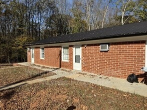 Building Photo - 402 School St