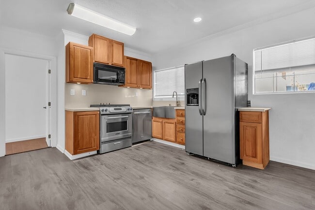 Foto del edificio - 5246 N Gareloch Ave