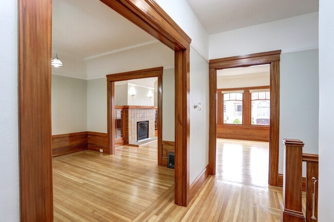 Building Photo - Charming Outer Sunset 2 bed / 1 bath home ...