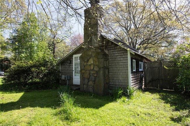 Foto del edificio - 77 Kelley Rd