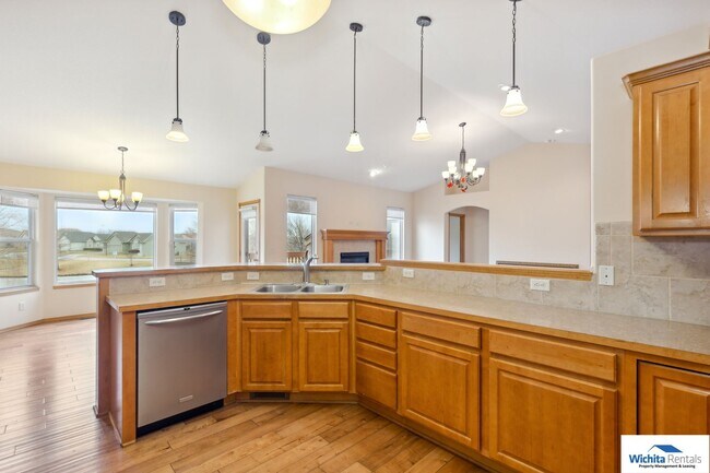 Foto del edificio - 4 bedroom 3 bath home
