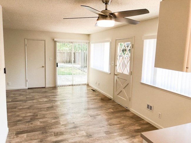 Building Photo - 2 Bedroom Duplex in Santa Clara