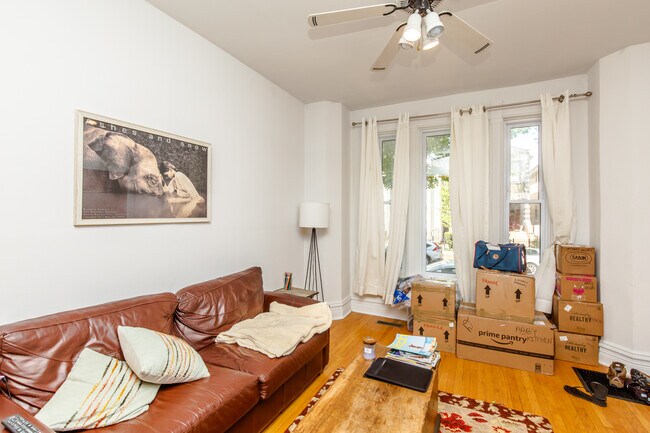 Foto del edificio - 3311 N Hoyne Ave