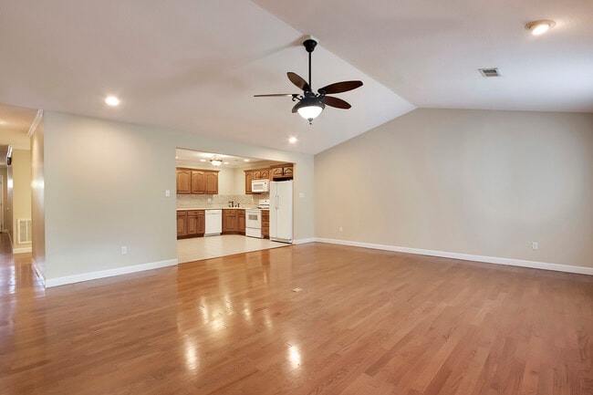 Building Photo - 540 Battlecreek Way