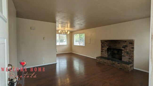 Building Photo - Country home on land!!  Upgraded inside, l...