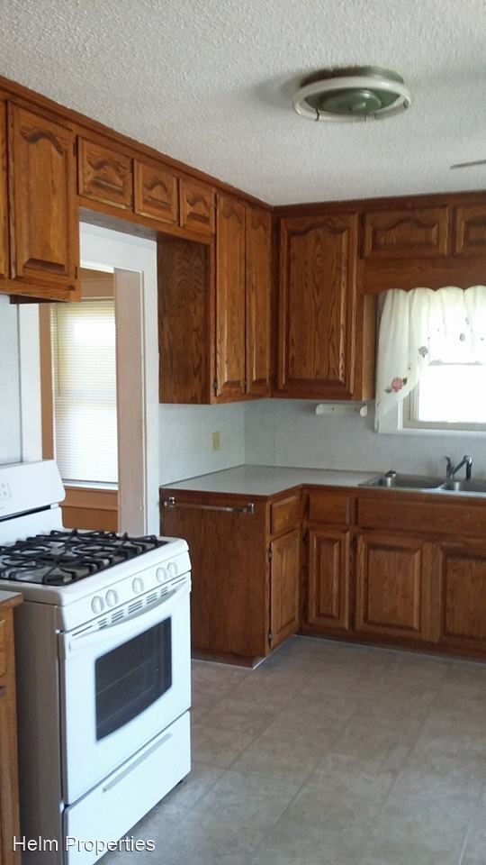 Building Photo - 3 br, 1 bath House - 906 South Mitchell St...