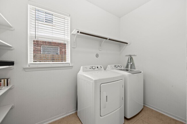 Foto del edificio - 13938 Sawmill Run Ln