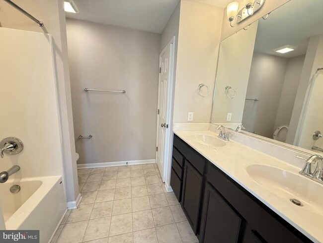 Building Photo - 217 Brooks Cir