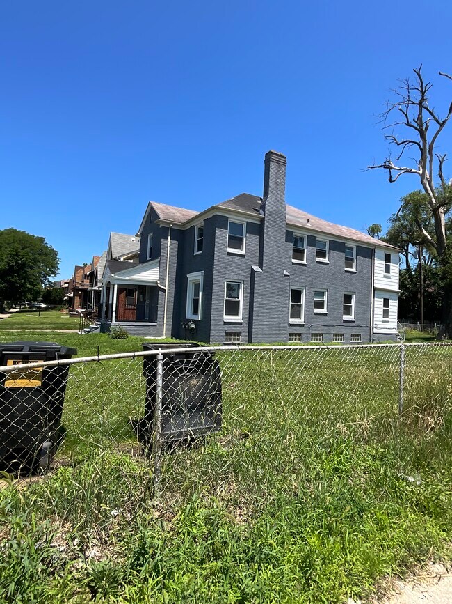 Exterior - 17132 Greenlawn St