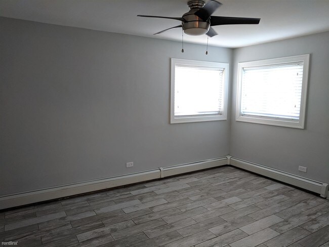 Foto del edificio - 5852 W Irving Park Rd
