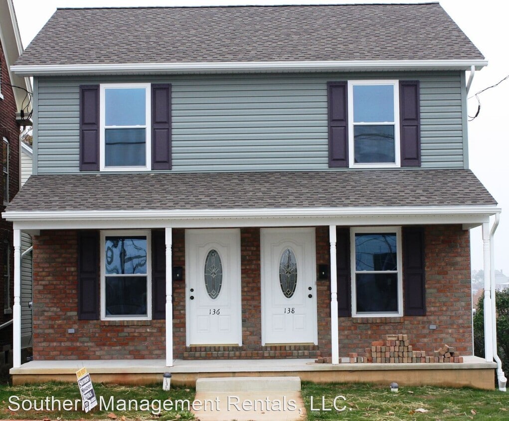 Primary Photo - 3 br, 1 bath House - 138 W. High St.