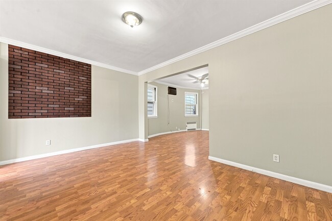 Building Photo - 129 W 28th St