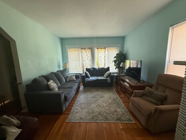 Foto del edificio - 6656-6656 Woodwell St