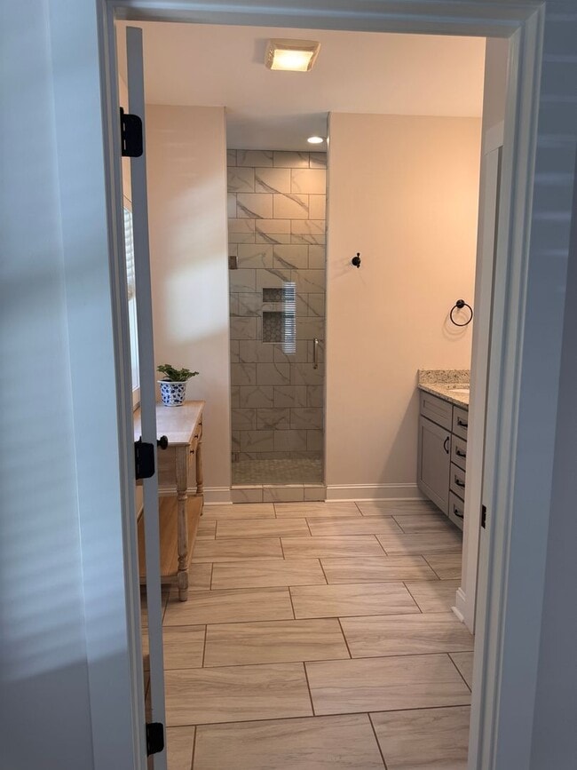 Building Photo - 3 Bedroom || 2 Bathroom Home in Forest