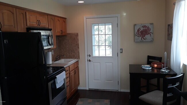 Building Photo - 2573 Coral Way E