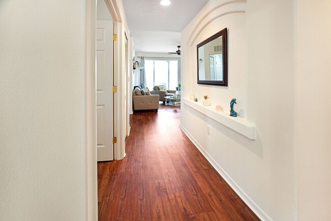 Foto del edificio - Spacious FURNISHED 3 Bed 2 Bath Condo In P...