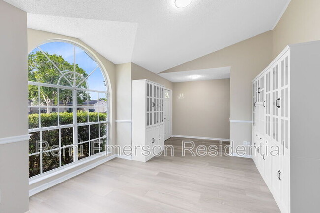 Foto del edificio - 10562 Bridlewood Ave